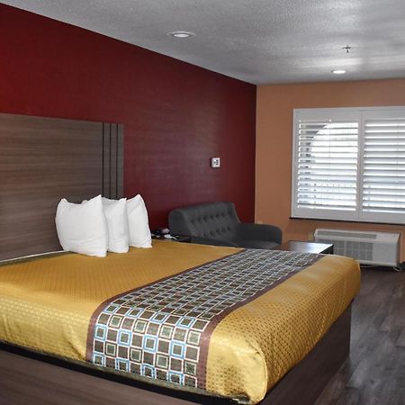 Baymont By Wyndham Manteca Hotel Exterior foto