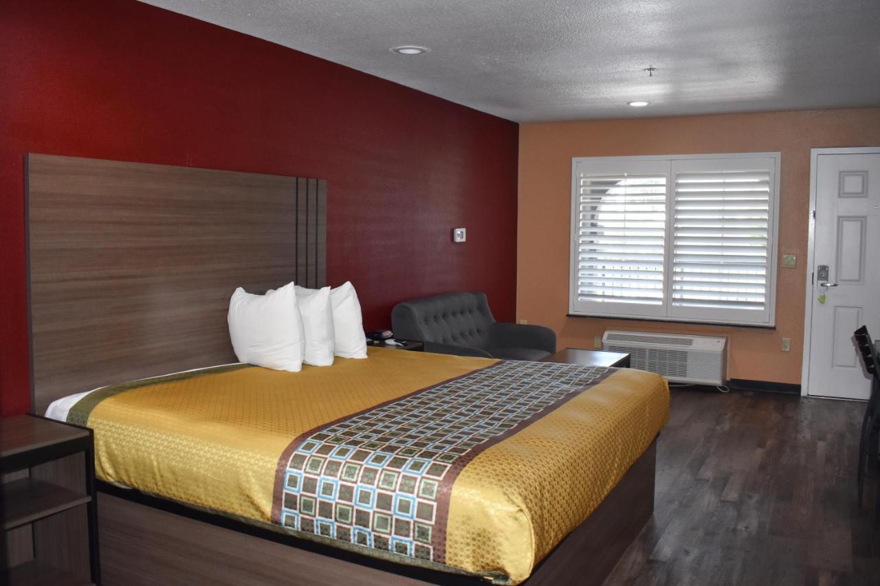 Baymont By Wyndham Manteca Hotel Exterior foto
