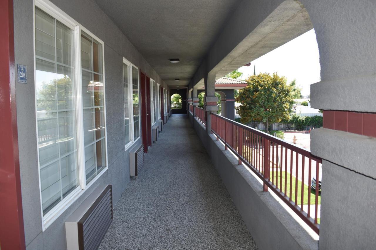 Baymont By Wyndham Manteca Hotel Exterior foto